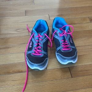 Women's Athletic Shoes in Gray and Pink